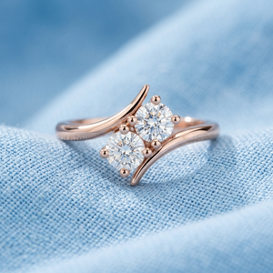 แหวนหมั้นเพชรรัสเซียทรงบริลเลียนต์ชุบทองคำขาว 14K สำหรับผู้หญิง ยี่ห้อ RIZTA JEWEL ได้รับการรับรองจาก IGI หรูหราสำหรับงานแต่งงาน - Product Image 4