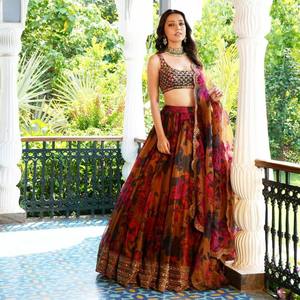 Lehenga Choli de Diseño en Línea A para Fiestas, Cintura Natural con Bordado de Lentejuelas - Product Image 6