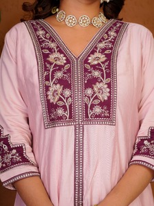 Conjunto Premium de Kurti Anarkali de Seda Romana con Palazzo y Dupatta con Bordado a Mano - Product Image 4