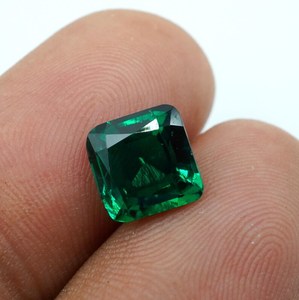 พลอยมรกตแซมเบียเพาะเลี้ยงในห้องปฏิบัติการ HAYAAT GEMS น้ำหนัก 2.20 กะรัต รูปทรงคุชชั่นเจียระไน พร้อมเอฟเฟกต์เปลี่ยนสี ขนาด 8x8x4 มม. สำหรับทำเครื่องประดับ - Product Image 5