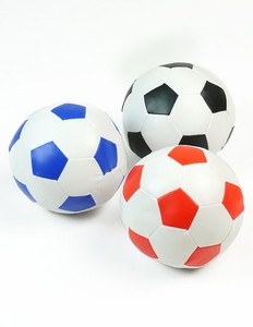 Lot de 6 ballons de football en mousse multicolores personnalisables – Tailles 3-5, revêtement en caoutchouc, écologiques, durables, légers, pour l'entraînement et le rebond - Product Image 4