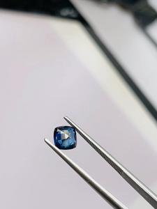 Zafiro azul natural certificado por IGI, corte mixto tipo cojín, sin calentar, sin tratar, 0.95 CTS, gema azul verdosa profunda. - Product Image 4