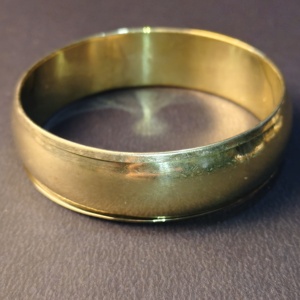 Brazalete Clásico de Latón Pulido de Alta Calidad - Brazalete Minimalista Versátil en Tono Dorado - Calidad Premium, Sin Costuras, Pulido a Mano - Product Image 5