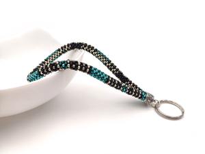 Chaîne de corps tendance pour femme, faite à la main, avec perles d'imitation, motif corde noir, turquoise et blanc, embout décoratif argenté, idéale comme cadeau - Product Image 2