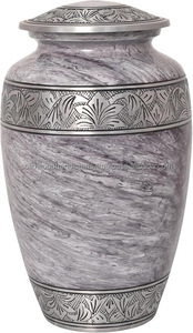 Urnas Funerarias Decorativas de Latón Hechas a Mano para Hombres y Mujeres - Product Image 4