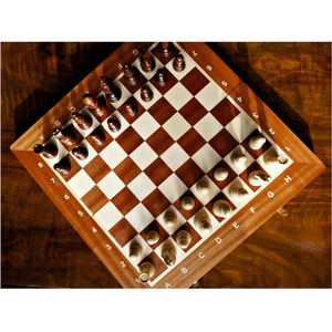 Jeu d'échecs de luxe en bois fait main, plateau pliable en bois massif, pièces en bois sculptées, vente en gros - Product Image 1