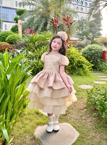 Robe de princesse scintillante à paillettes pour filles, avec jupe en tulle moelleux superposée, robe de soirée à manches bouffantes pour anniversaire et événements spéciaux. - Product Image 4