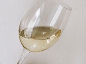 Urokogare - Sake Japonés Junmai Ginjo de Botella Vintage, Añejado 5 Años en Cueva, Koshu Premium, 16% ABV, Seco Medio, de Japón - Product Image 4