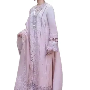 精致的巴基斯坦刺绣服装永恒的优雅，由奢华的面料和复杂的细节精心制作而成