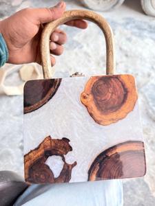 Sac à main vintage fait main en résine imitation bois, pochette en époxy transparente avec poignée en bois naturel, idéal pour cadeaux et boutiques - Product Image 3