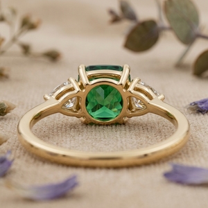 Bague de fiançailles solitaire Elodie 1,8 mm en moissanite, sertie à griffes, plaquée or 14 carats, minimaliste, pour mariage, anniversaire, fête - Product Image 3
