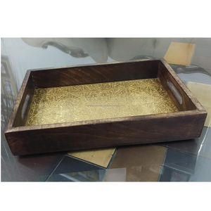 Plateau de service en bois avec motif doré en relief, plateau décoratif pour table à manger, thé, café et en-cas - Product Image 1