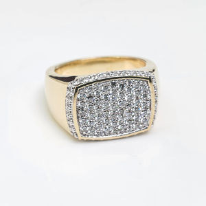 Anillo de Sello para Hombre en Oro Amarillo con Diamantes Naturales Engastados en Pavé, Color H, para Uso Diario - Product Image 4
