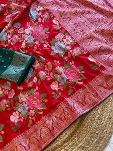 ผ้าซารีผู้หญิง Reglance รุ่น Pure Khadi Crepe Georgette ผ้าแจ็คการ์ดเนื้อหนา ลายมีนาคารี  งานทอแบบ Heavy Jaal  ลายปักดิ้นทอง  พร้อมเสื้อคลุมตัดสี - Product Image 3