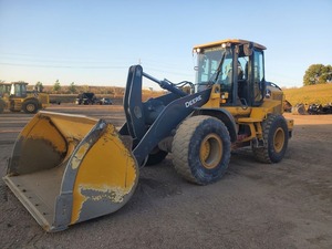 รถตักล้อยาง 2001 524P 4WD รุ่น Z180379 อุปกรณ์พร้อมส่งออกระดับพรีเมียม MAVERICK CORPORATE LOGISTICS LLC 200 ตัน 8000 - Product Image 1