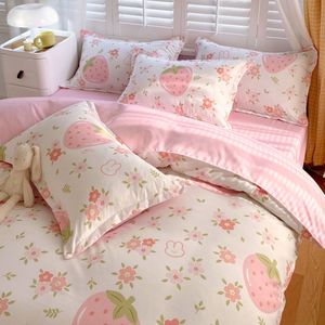 Set Copripiumino in Microfibra 200TC a 3 Pezzi con Stampa Fragole, Biancheria da Letto per Arredamento Camera da Letto, Copripiumini Misura Full per Regali - Product Image 4