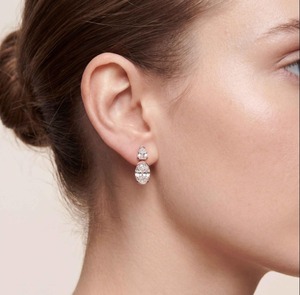 Boucles d'oreilles pendantes opulentes en or rose 9 carats avec diamants de laboratoire taille bouclier et ovale de 5,23 CTW - Product Image 1