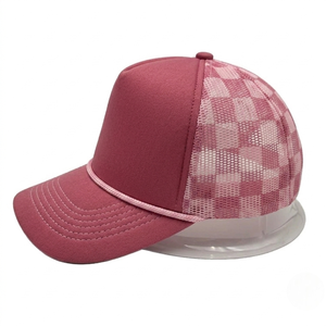 หมวกแก๊ปผู้ชายแบบ Trucker ปรับแต่งได้ตามต้องการ จำนวนมาก กันน้ำ กันลม ดีไซน์ทันสมัยไม่ซ้ำใคร รับผลิตแบบ OEM หมวกแก๊ปผู้ชายแบบ Trucker ผ้า Softshell - Product Image 1