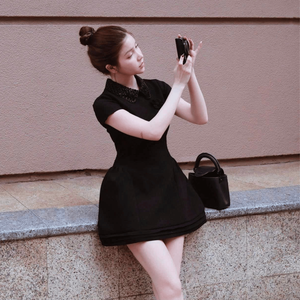Vestidos Casuales de Mujer Personalizados, Lujosos, Mini, Corte en A, Manga Corta, Ajustados, Tejido Natural, Color Negro Sólido, Vietnam - Product Image 2