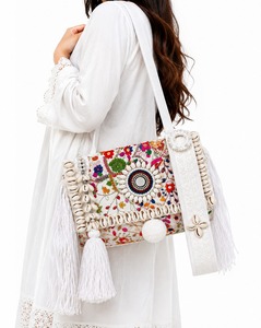 Bolso de mano de macramé hecho a mano de primera calidad para mujer, con cuerda de algodón, elegante bolso de hombro estilo bohemio para uso diario. - Product Image 2