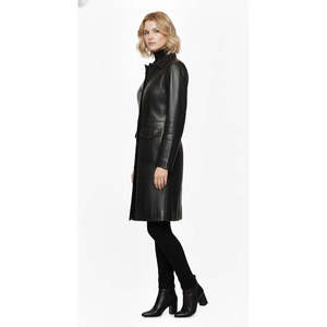 Abrigo de Piel de Oveja Negra Hecho a Mano de Lujo para Mujer, Talla XS, Tejido de Tela Suave al Tacto, Botones Cubiertos de Cuero para Invierno - Product Image 3