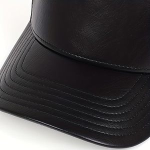 Casquette de baseball unisexe en cuir PU, 6 panneaux, ajustée, noire unie, décontractée, pour adultes, à porter en toutes saisons - Product Image 3