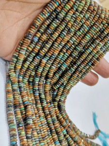 Perles facettées en turquoise naturelle d'Arizona, taille graduée de 3,5 mm à 7 mm, forme ronde, vendues par brin de 8 pouces - Product Image 3
