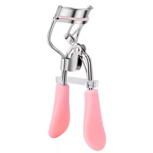 Recourbe-cils robuste avec poignée ergonomique confortable, tête de recourbement de précision et coussinets en silicone souple pour des cils longs - Product Image 2