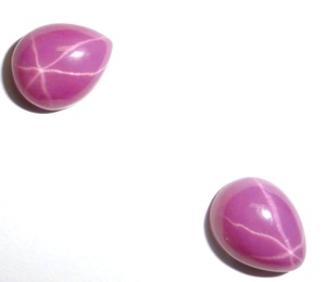 Rubis Étoilé Rose Poire 8x10 mm 4 Carats, Cabochon Poli Opacifié Créé en Laboratoire avec Effet Étoile à 6 Branches pour la Fabrication de Bijoux - Product Image 5