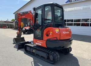 Mini-excavatrice compacte Kubota modèle KX040-4 2022 – Poids : 9 200 lb, puissance du moteur : 40,4 CV, 1 453 heures de fonctionnement - Product Image 4