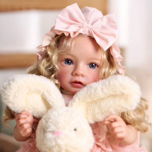 Poupée Reborn Bébé Daisy <span class=keywords><strong>de</strong></span> 20 pouces, Fille, Corps en Tissu, Réaliste, Cheveux Blonds Bouclés et Tachetés - Product Image 4