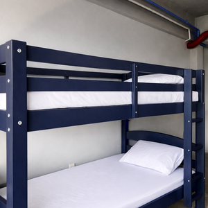 Lit superposé minimaliste bleu foncé personnalisable, meubles de chambre à coucher en bois sur mesure pour enfants - Product Image 1