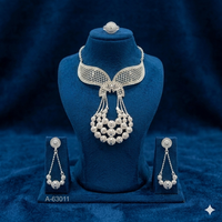 MOLL JEWELLERS Ensemble de collier et boucles d'oreilles élégants pour femme, finition or et argent, style ethnique, avec pendentif long à pompon A-63004