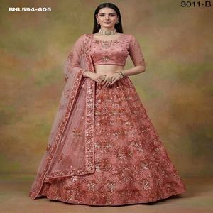 Fournisseur de tenues traditionnelles indiennes de haute qualité, en tissu résille lourd avec des fleurs, des paillettes et des broderies Zari, comprenant un Lehenga-Choli et un ensemble Dupatta, de Surat. - Product Image 1