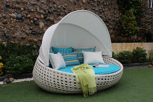 Lit de Jardin Moderne de Luxe avec Tressage en Rotin PE et Coussins Confortables en Polyester pour Hôtels - Product Image 4