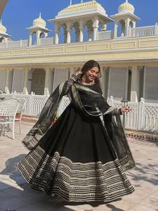 Vestido indio de punto de poliéster y rayón con bordado de lentejuelas, traje de manga larga con pantalón y dupatta. - Product Image 4