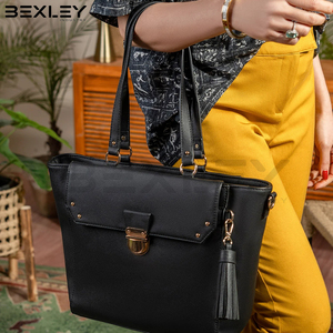 Service OEM ODM avec fermeture à rabat métallique, détail pompon, bandoulière amovible, sac à main en cuir tressé à prix raisonnable - Product Image 5
