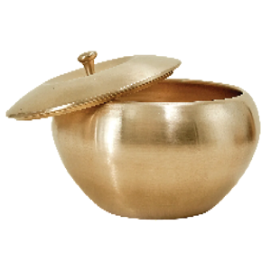 El ornamental y lujoso recipiente de latón real muestra exquisitos motivos florales y un acento decorativo de cuerda. Disponible a precio de mayorista. - Product Image 6