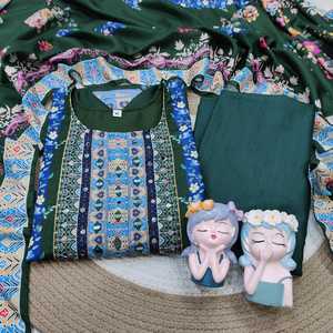 ชุดสูทผ้ามัสลินลายดอกไม้แบบอินเดียดั้งเดิม ชุดสัลวาร์ คามีซทรงปกติทันสมัย ดีไซน์เนอร์อินโดเวสเทิร์น ชุดลำลองสำหรับผู้หญิง แห้งเร็ว - Product Image 1