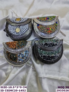 Sac à main en métal avec pierres précieuses traditionnelles indiennes fait à la main, doublure en velours |   Tenue de soirée ethnique ornée, multifonctionnelle pour mariage - Product Image 1