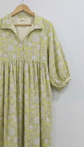 Robe midi pour femme, faite à la main, à col en V, à manches bouffantes, à coupe évasée, 100% coton, formelle, pour le bureau, respirante, écologique, naturelle - Product Image 3