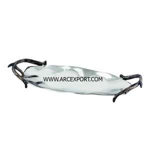 Plateau en acier inoxydable en métal argenté de la meilleure qualité plateau de nourriture décoratif avec poignée design beaux plateaux de service de nourriture - Product Image 1