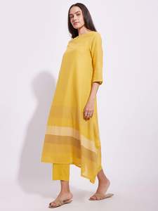 Vestido Maxi Asimétrico Amarillo con Dobladillo a Rayas, Corte Holgado, Manga Tres Cuartos, Ropa Casual de Verano, Tela Viscosa, Hermoso Vestido - Product Image 1
