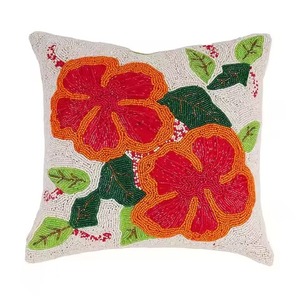 Housse de coussin décorative haut de gamme faite à la main avec perles de rocaille et broderie perlée, motif glamour - Product Image 3