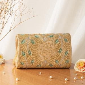 Sac bandoulière de luxe brodé de perles artisanales avec sangle réglable, élégant sac à main de soirée de créateur - Product Image 3