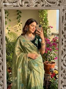 Magnifique sari en satin de soie fantaisie avec perles Khatli et travail artisanal en filet Butta - Bordure Cutdana - Blouse Khatli - Mode féminine - Product Image 3