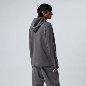 Muestra Gratis Sudadera con Capucha para Hombre, Corte Atlético Relajado, Estilo Crossover, Lisa Teñida - Product Image 2