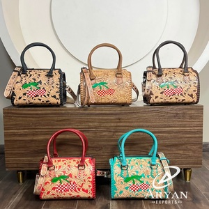 Bolso de Viaje Tipo Duffel para Mujer, Diseño Floral en Cuero Genuino a Cuadros, Hecho a Mano, Estilo Vintage, Mediano, Tipo Speedy - Product Image 1