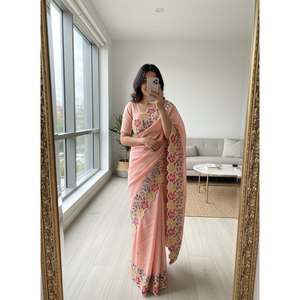 Sari Floral Hecho a Mano con Bordado y Encaje para Fiestas - Product Image 5