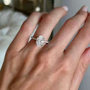 Anillo de Diamantes de Corte Ovalado de Lujo con Diamantes Laterales en Oro Blanco, Elegante Anillo de Compromiso de Diamantes Ovalados para Mujer, Regalo de Joyería Fina - Product Image 1